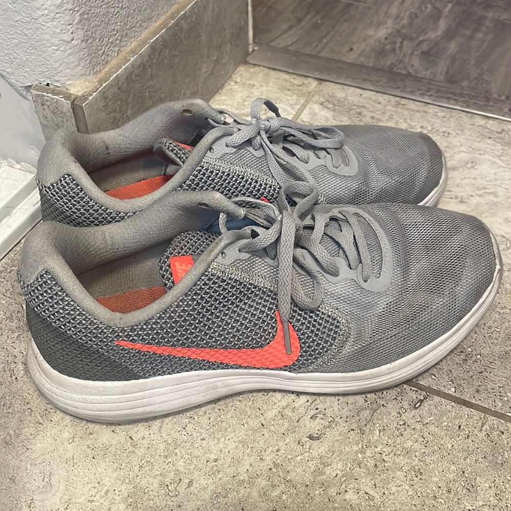 Women’s Nike size 10